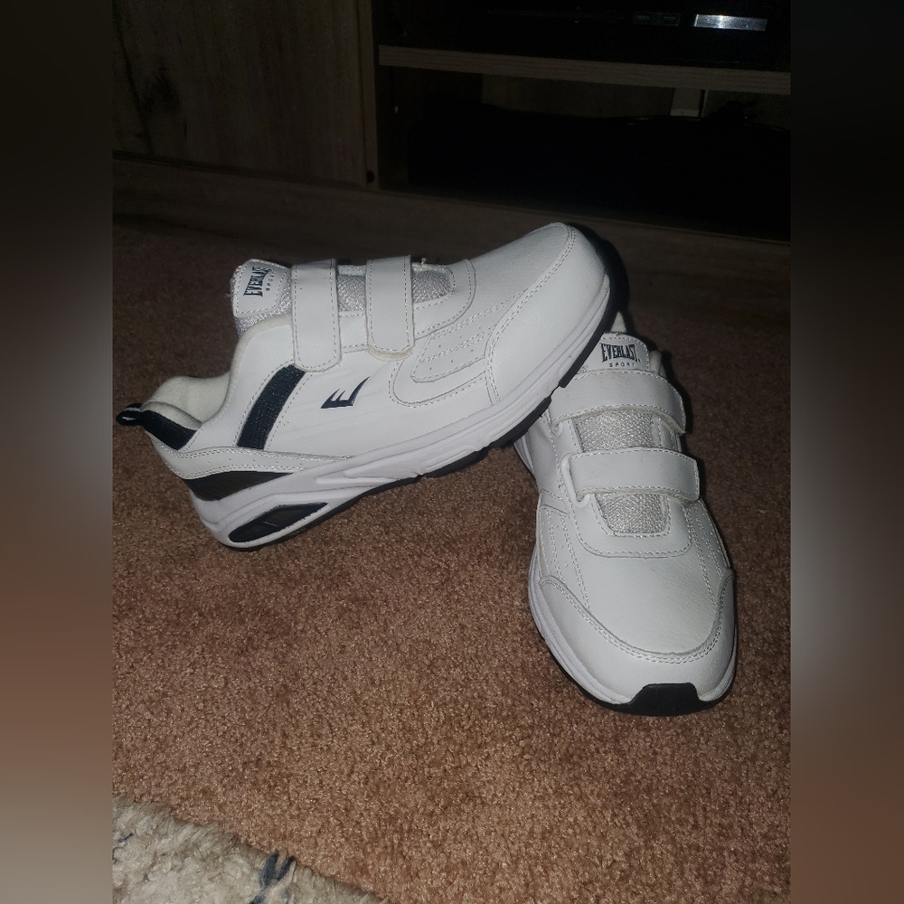 Everlast Sport Hook and Loop Strap Size 10 Wide Tennis Shoes